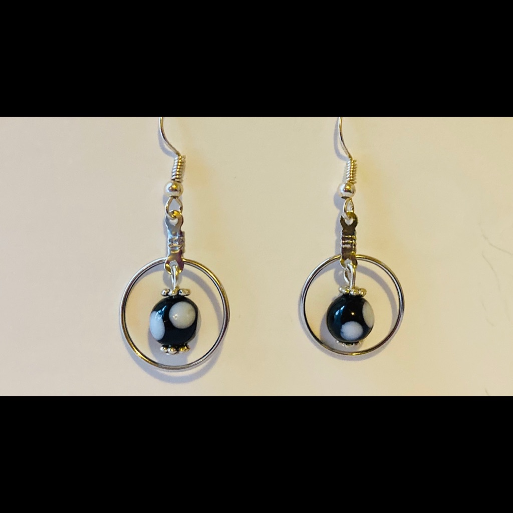 Tiny Hoop Contadiojo Earrings